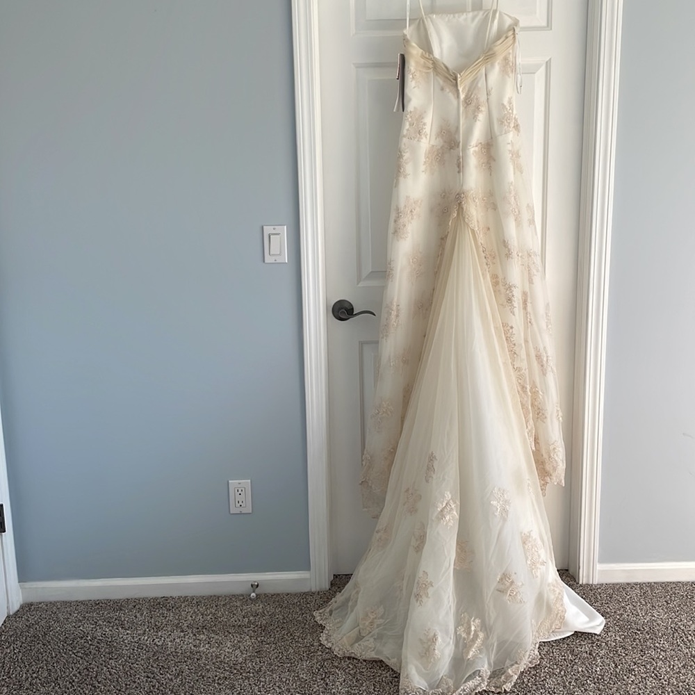 Monique Lou Wedding Dress. NWT.